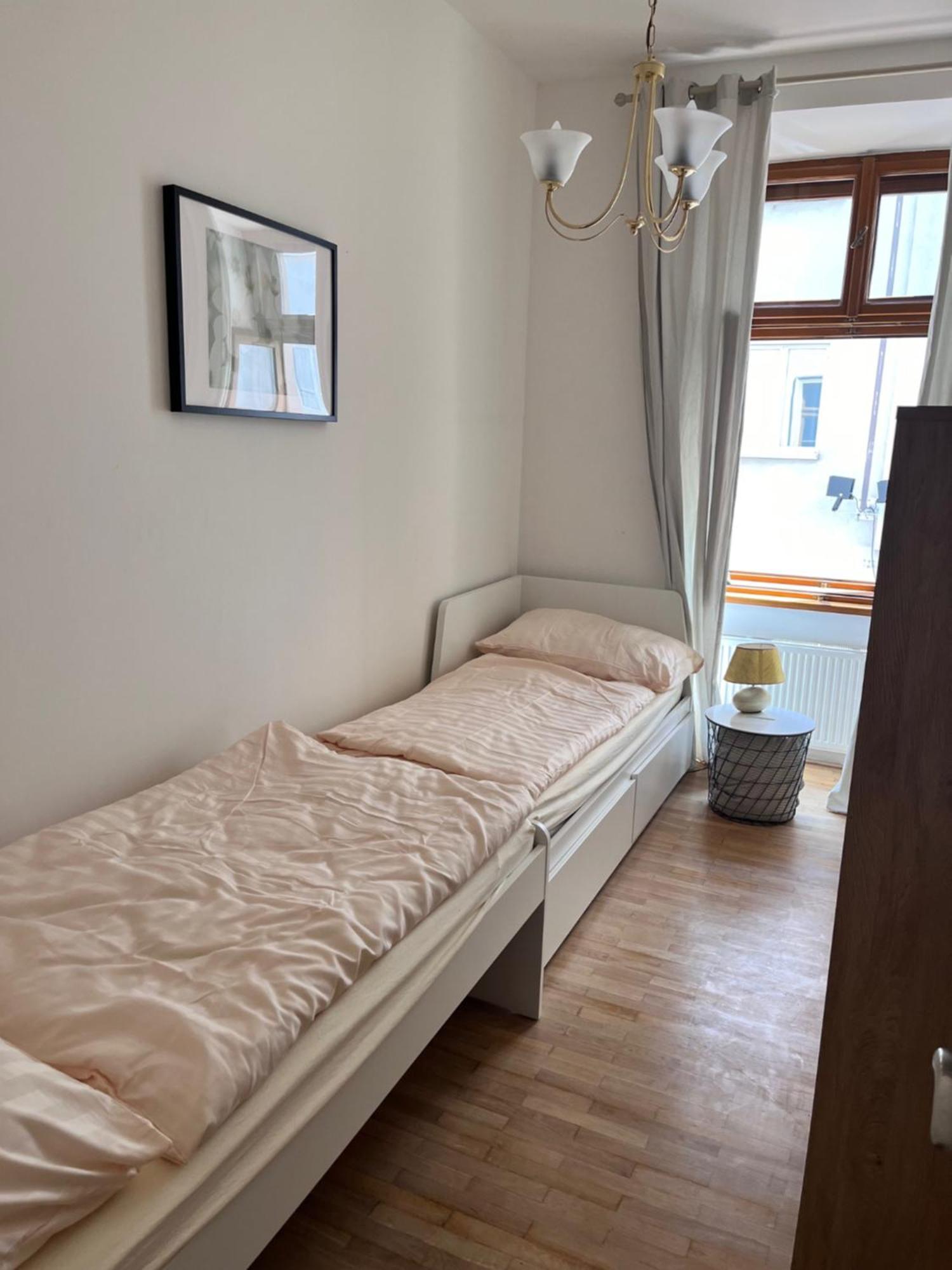 New City Centre Garden Apartment - Central Location Прага Экстерьер фото