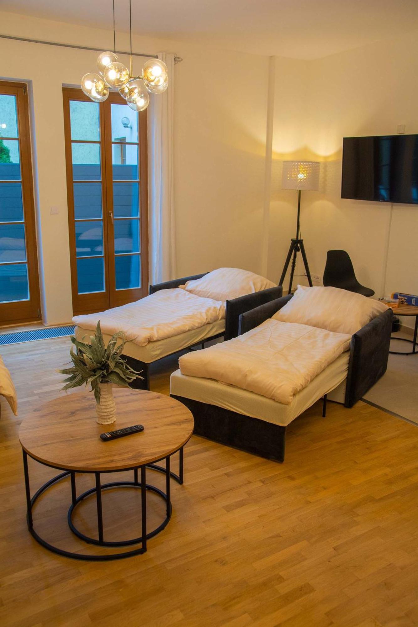 New City Centre Garden Apartment - Central Location Прага Экстерьер фото