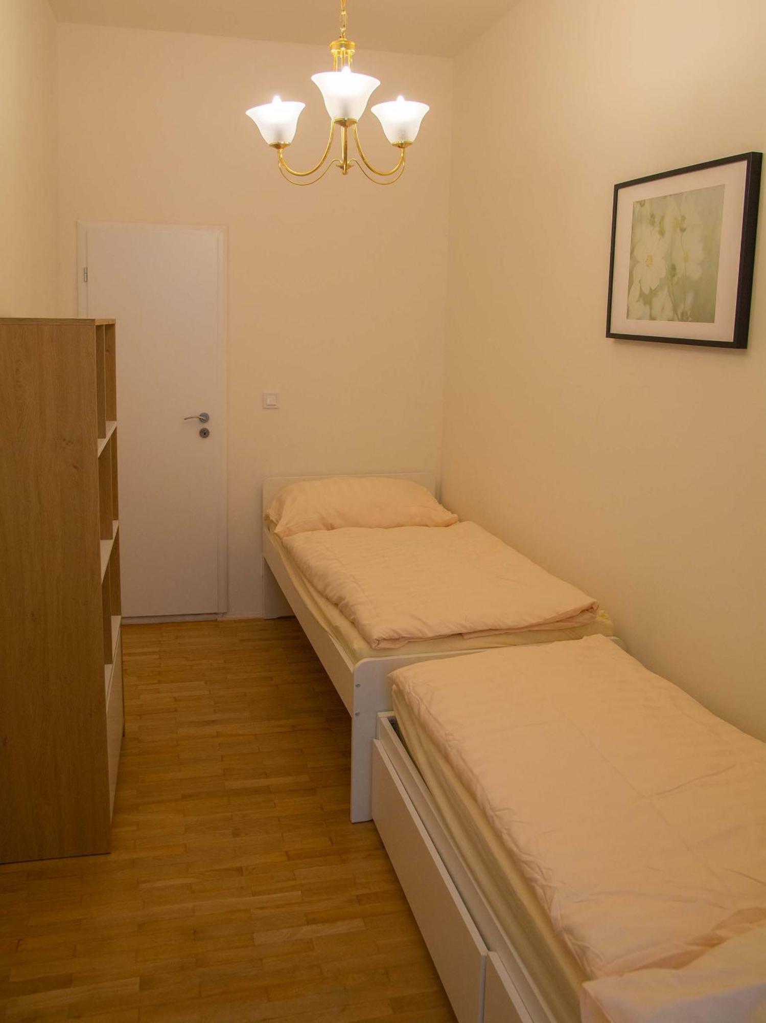 New City Centre Garden Apartment - Central Location Прага Экстерьер фото