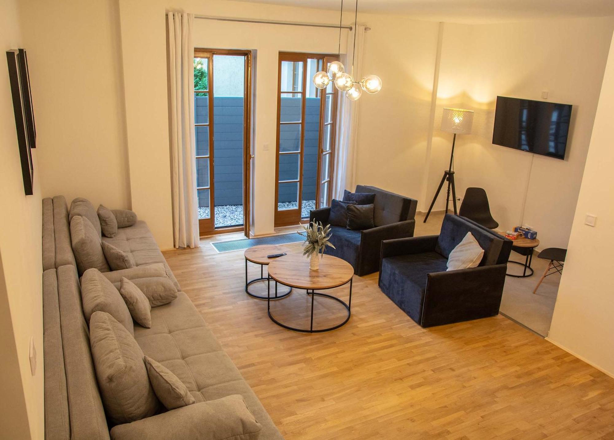 New City Centre Garden Apartment - Central Location Прага Экстерьер фото