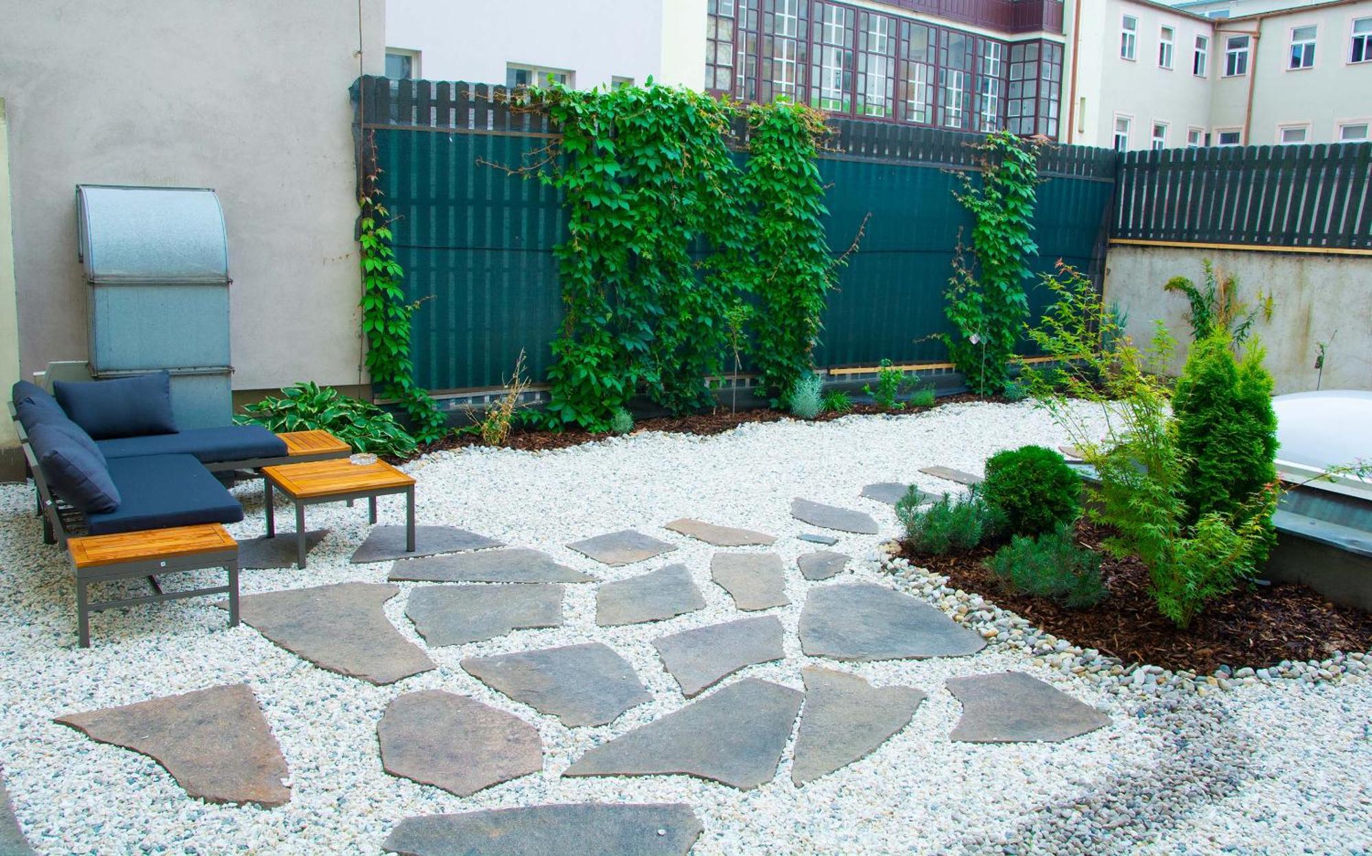 New City Centre Garden Apartment - Central Location Прага Экстерьер фото